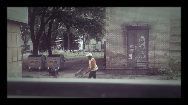 Африканец строит нам дорогу смотреть онлайн