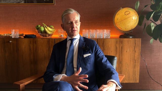 Max Raabe über das Liederschreiben, den „Babylon-Berlin“-Titelsong und das Zebra auf dem Albumcover смотреть онлайн