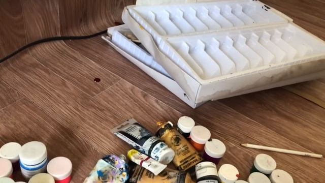 НАВОЖУ ПОРЯДОК НА РАБОЧЕМ МЕСТЕ ХУДОЖНИКА? ВЫКИДЫВАЮ АКРИЛ И ДЕЛЮСЬ СЕКРЕТОМ ПО ЧИСТКЕ КИСТЕЙ смотреть онлайн