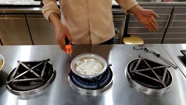 kunafa making... KUNAFAS GOLDEN HOUSE old souk salmiya смотреть онлайн