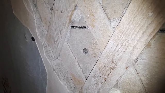 Отвалилась штукатурка? Заделываем дыру. Лайфхак! смотреть онлайн