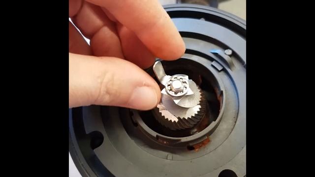Mahlgrad der Kaffeemühle Graef CM 702 feiner stellen смотреть онлайн