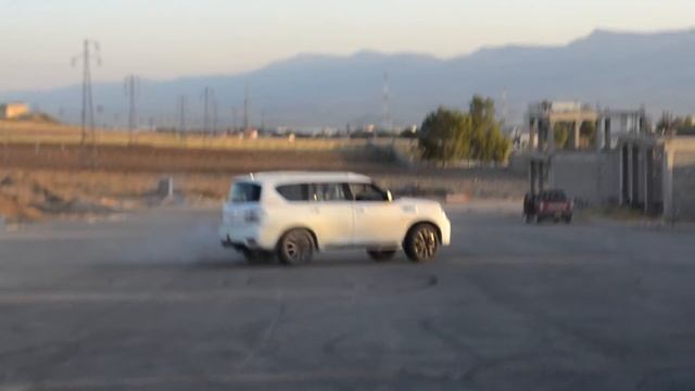 Nissan Patrol SE 2011 Drifting смотреть онлайн