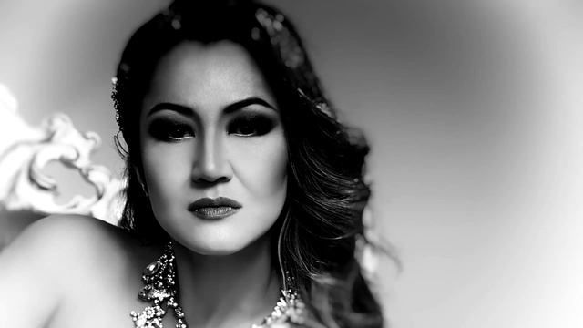 Хобби Королевы. Алла Фолсом читает "Скажи мне что нибудь хорошее" Р. Рождественский. смотреть онлайн