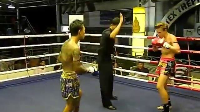 Отец комментирует бой сына и тайца