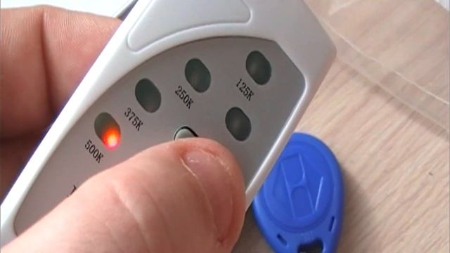 Дубликатор RFID ключей и карточек 125 кГц из Китая смотреть онлайн