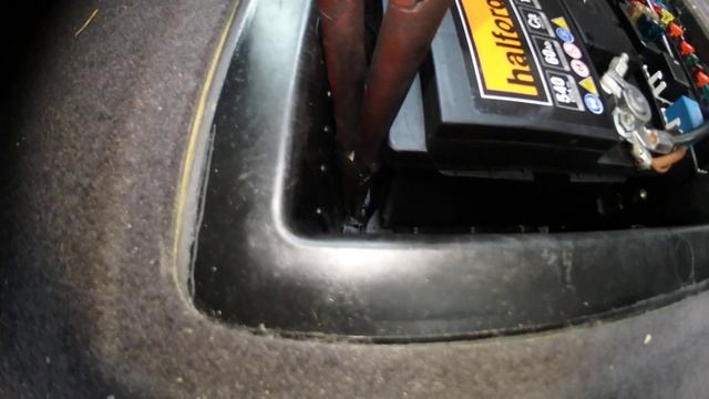 How Not To Fit a Car Battery смотреть онлайн