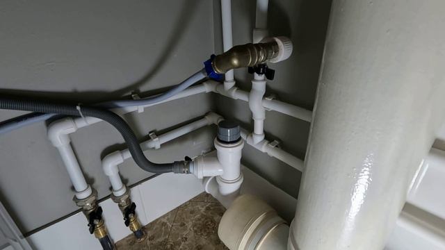 Причины запаха канализации в санузле, и методы его устранения. смотреть онлайн