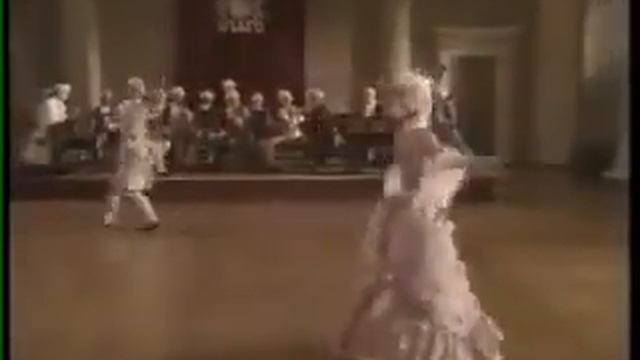 Красивое исполнение придворного танца. Эпоха Барокко. Великолепная грация и исполнение смотреть онлайн
