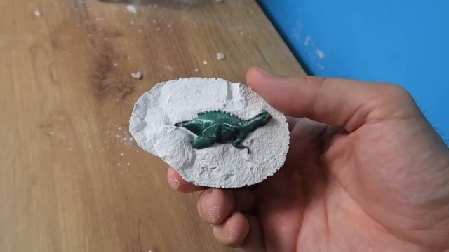 Восемь трешовых способов разбить яйцо динозавра! смотреть онлайн