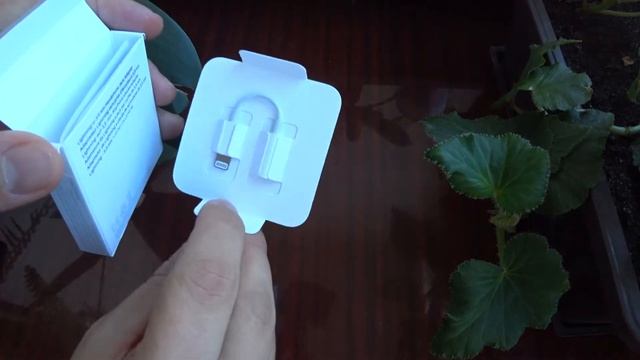 Переходник Apple с Lightning (8-pin) на Jack 3,5mm MMX62ZM/A White смотреть онлайн