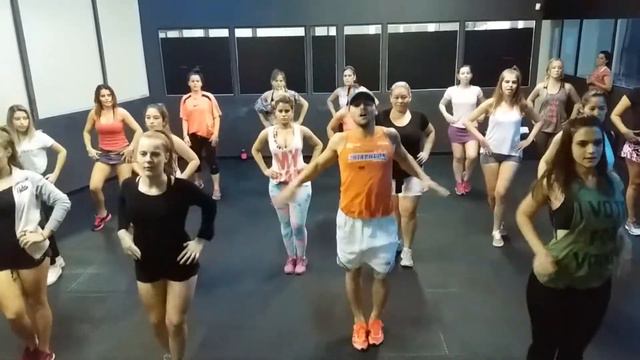 Anitta - paradinha смотреть онлайн