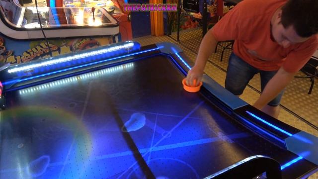 Air Hockey Battle: Kermisreporter VS ThePatrickRH смотреть онлайн
