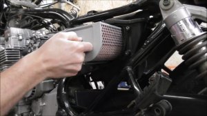 Honda CB 750 - How to change the Air filter