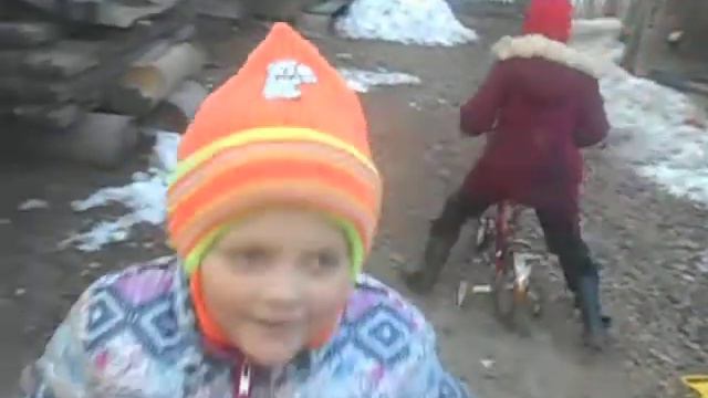 Немного о пагоде на улице и дети гуляют