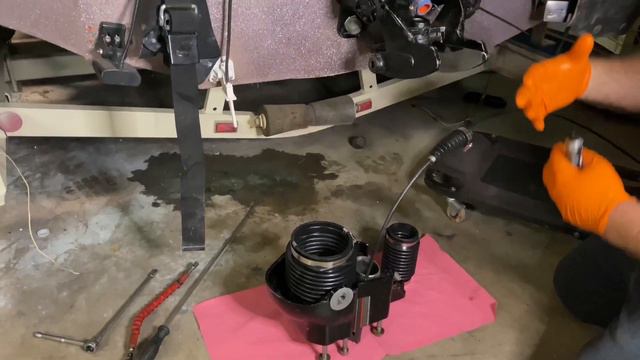 Mercruiser Alpha 1 Gen 1 Stern Drive Repairs Part 5: How to install a Mercruiser bellows on a boat смотреть онлайн