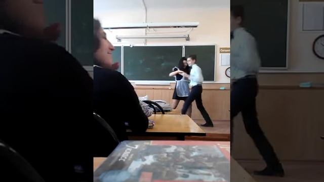 Танец под песню ,, Ах, эти тучи в голубом" в шк. 2 ст. Динская смотреть онлайн