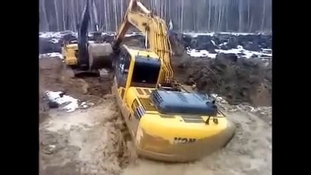 Экскаватор  застрял. Excavator Stuck.