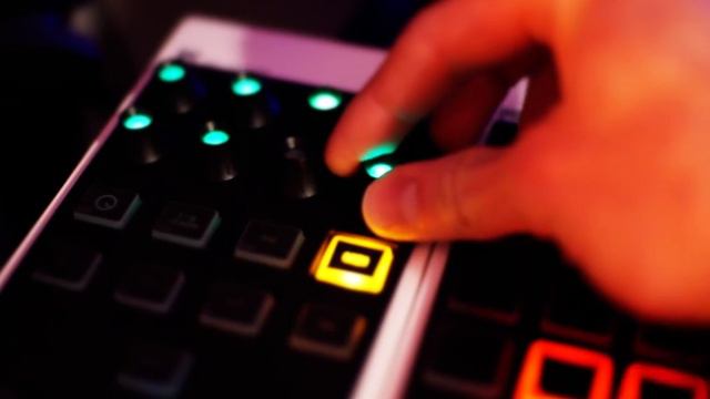 Embore - Faster Than light смотреть онлайн
