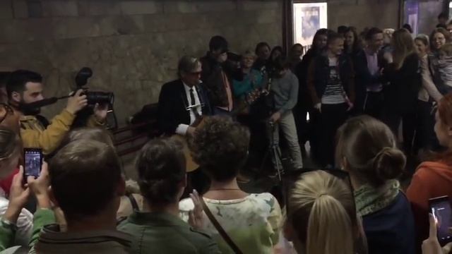 Лявон Вольскі. Канцэрт у пераходзе смотреть онлайн