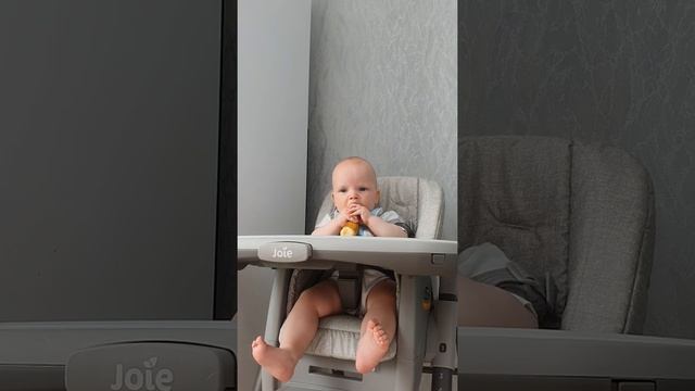 Даниил 9 месяцев кушает борщ