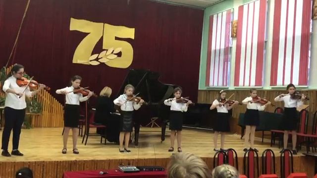 Д. Шостакович "Вальс". Ансамбль скрипачей старших классов "Вдохновение" смотреть онлайн