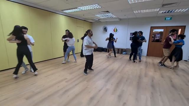 Caliente Dance Studio Singapore Bachata social dance class demo Romeo Santos - Obra Maestra смотреть онлайн