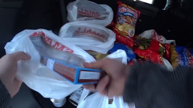 СКУПИЛ ВСЁ у БАБУШКИ и раздал НУЖДАЮЩИМСЯ. I bought everything from my grandmother and handed NEEDS смотреть онлайн