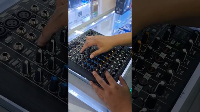 MACKIE PROFX10 V3 🇪🇨 UNBOXING Y REVIEW ✅️ CONSOLA PROFESIONAL DE AUDIO ECUADOR смотреть онлайн
