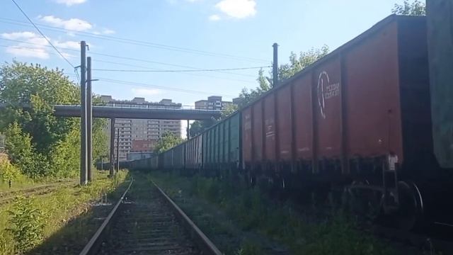 тепловоз 2М62У-0027 с грузовым составом смотреть онлайн