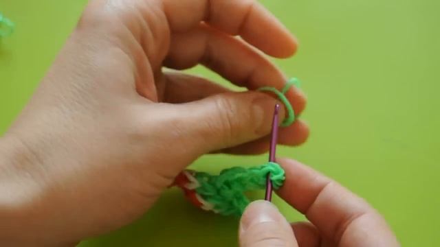 ❤Арбуз. Фигурки из резинок❤Как плести Арбуз из резинок в видеоуроке №263 смотреть онлайн