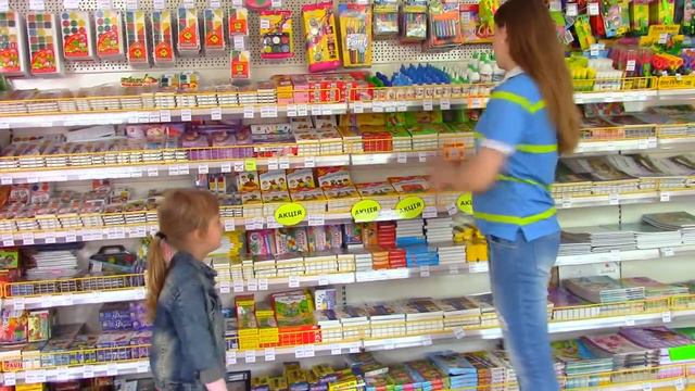 Покупаем детский пластилин вместе с Лерой в магазине Носорог смотреть онлайн