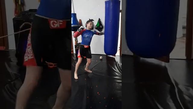 Одни из лучших бойцов России из клуба kazaryan team (Golden fighter смотреть онлайн