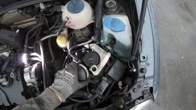 How to check your VW lupo 3L hydraulic oil смотреть онлайн