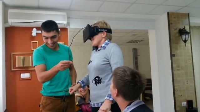 Old women crying OCULUS RIFT RUSSIA смотреть онлайн
