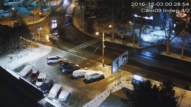 Дорожный знак упал от небольшого ветерка. 3 декабря 2016. смотреть онлайн
