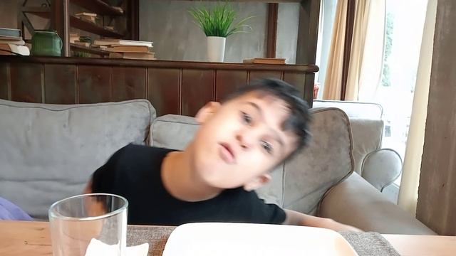 кривляка.