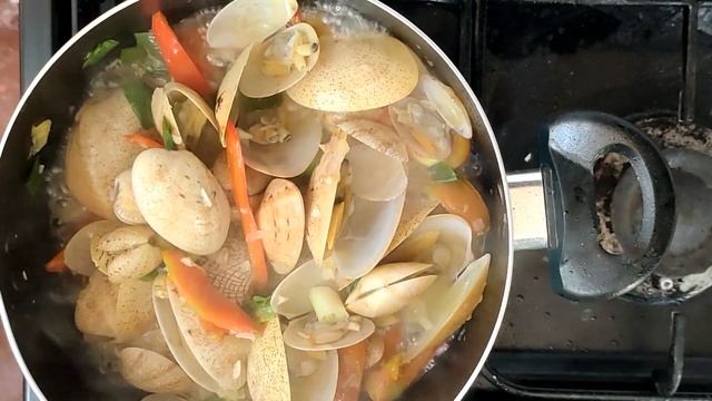 CLAM SOUP WITH MORINGA