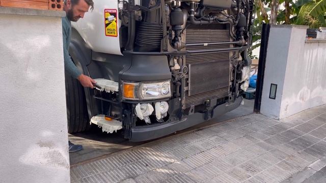 КАК ПОДНЯТЬ КАБИНУ ФУРЫ SCANIA R450 ДАЛЬНОБОЙЩИКУ БЕЗ ОПЫТА / Levantar la cabina del camion смотреть онлайн