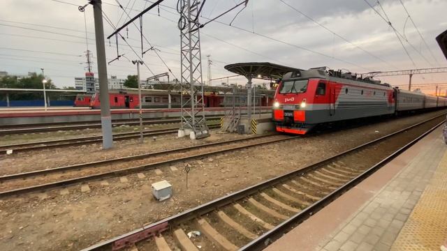 ЭП1М с пассажирским поездом отправляется со станции Нижний Новгород московский смотреть онлайн