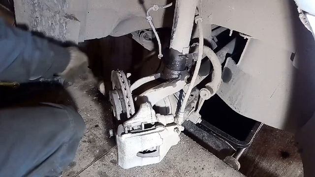 Шкода Октавия Тур замена передних стоек