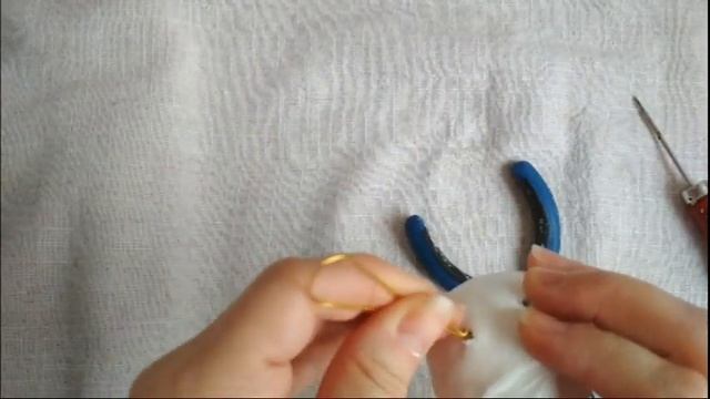 Пасхальный заяц из простых материалов смотреть онлайн