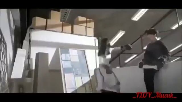 Каралева школы влюбилась в новенького шок? смотреть онлайн