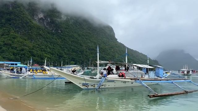 EL NIDO, PALAWAN TOUR | Rainy Morning Walk at El Nido’s Town Proper | Palawan Philippines смотреть онлайн