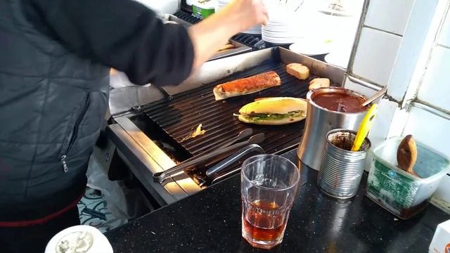 Стамбул, готовят Балык экмек смотреть онлайн