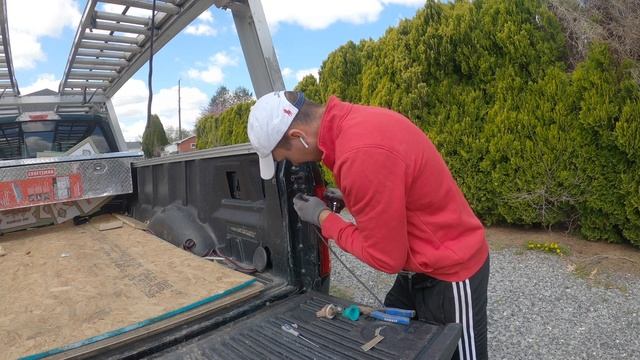 Ремонт пикап трака в США на дому. Купили Американскую газельку. Обзор нового бокс трака. смотреть онлайн