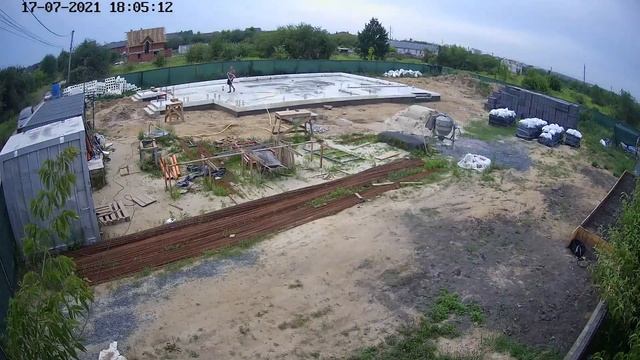 Стройка лайв / июль 2021 / вызревание бетона / начало кладки этажа