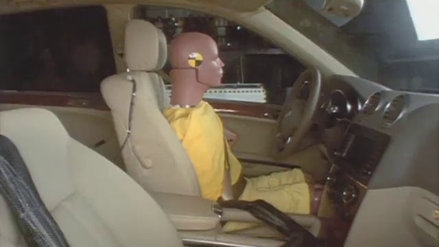 2006 Mercedes-Benz M-Class Side IIHS Crash Test