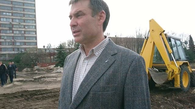 208 деревьев и 7000 кустов. Платаны и сакуры на Административной площади смотреть онлайн