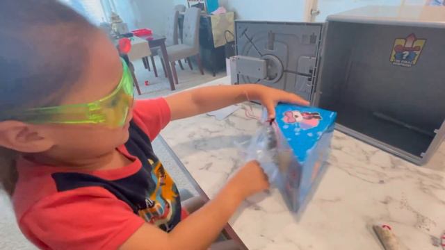 Ryan’s World Mystery Spy Vault | Unboxing + Review | Munchkin World смотреть онлайн